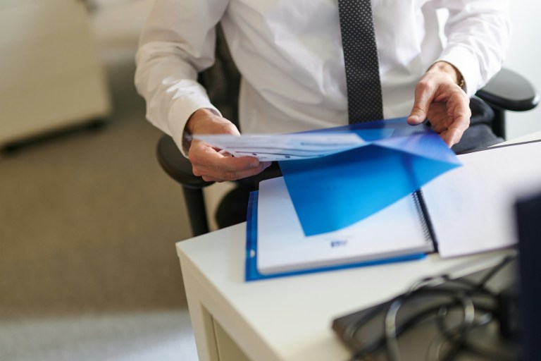 Foreign employer reviewing false self-employment rules under Dutch VBAR pivot.